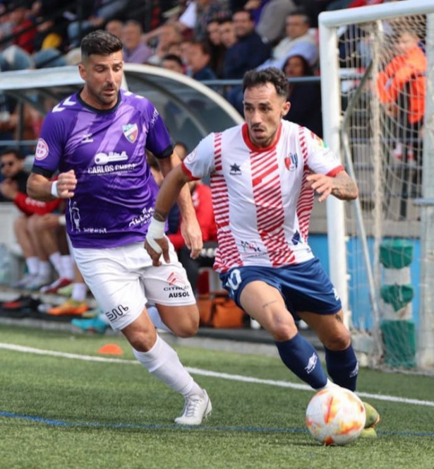Ezequiel durante el partido ante el Torre del Mar (JOSÉ ANDRÉS FERNÁNDEZ)