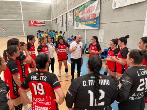 Pablo Perea da instrucciones en un tiempo muerto (FUNDACIÓN BM GRANADA) 