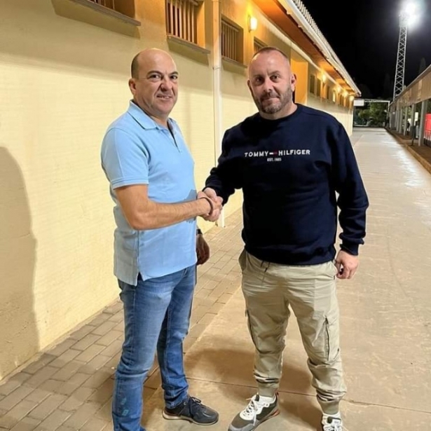 José Fernández junto al entrenador del Atletismo Padul, Francis Cascales (ATLETISMO PADUL)