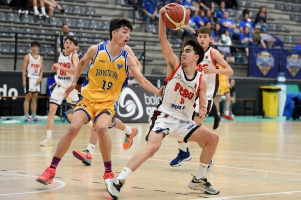 Imagen del partido ante Novaschool (FUNDACIÓN CB GRANADA) 