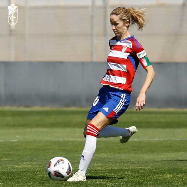 La capitana del Granada Femenino, Lauri (GRANADA CF FEMENINO)