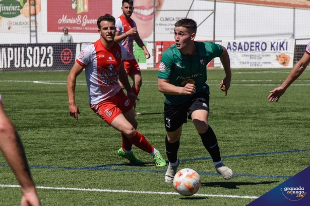 Rafa avanza con el balón (JOSÉ M. BALDOMERO) 