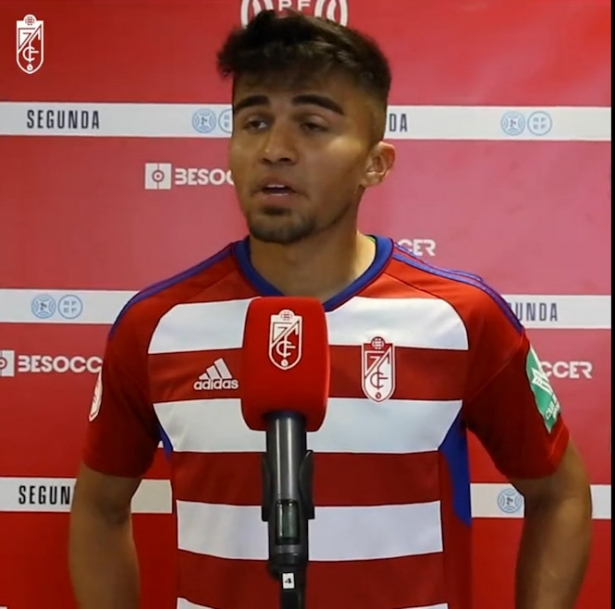 El jugador del Recreativo Granada, Cova (GRANADA CF)