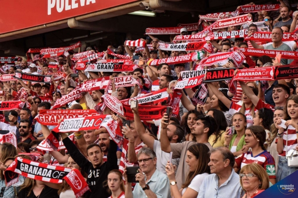 La afición del Granada no se rinde (BALDOMERO)
