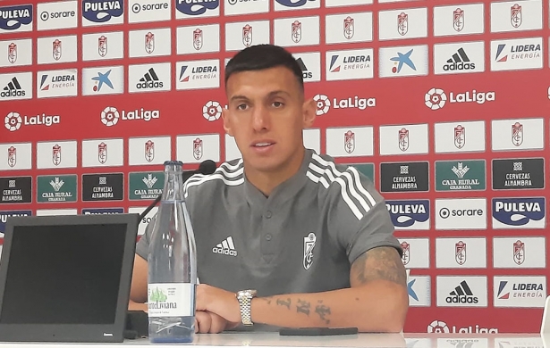 Uzuni en un momento de la rueda de prensa en la Ciudad Deportiva (J. PALMA)