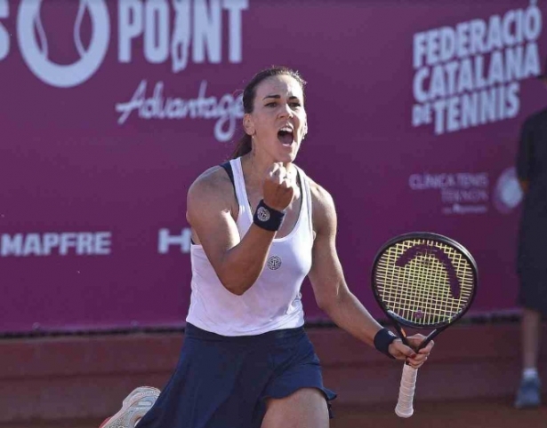 Nuria Párrizas celebra un punto (FEDERACIÓN CATALANA DE TENIS) 