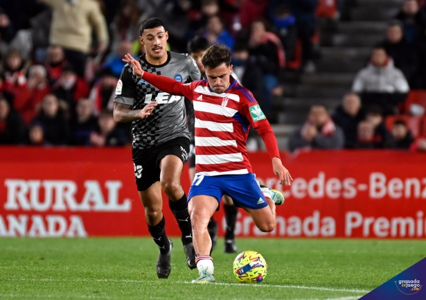 Melendo en una acción del partido jugado en la ida (JOSÉ M. BALDOMERO)