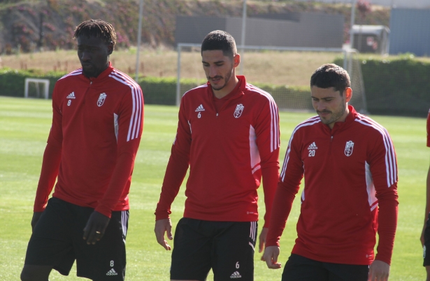 El equipo ha vuelto al trabajo (AZCOYTIA)
