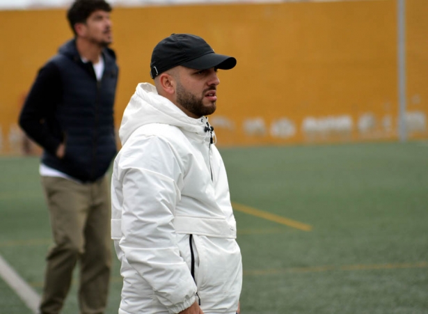 El entrenador del Cúllar Vega CF, `Pumuki` Heredia (J. PALMA)
