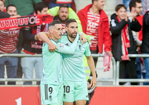 Antonio Puertas celebra junto a Callejón el primer tanto del encuentro (LOF)