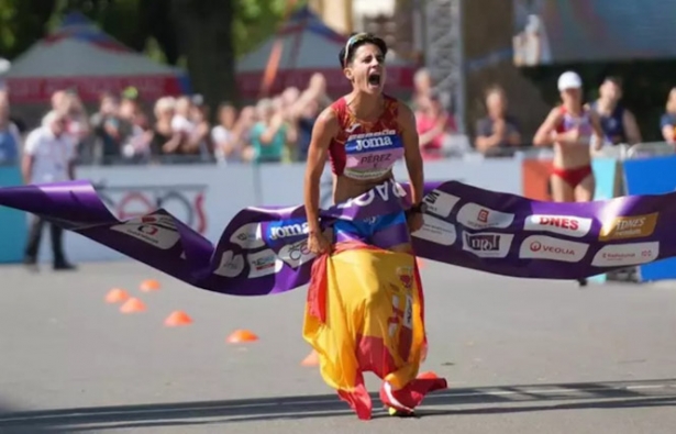 María Pérez bate el récord del mundo de 35 km marcha (@EUROATHLETICS) 