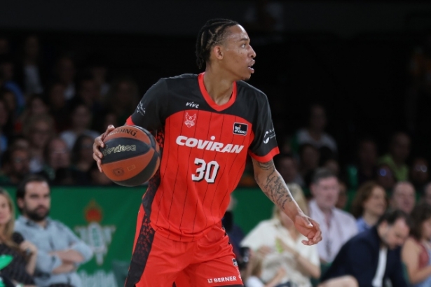 Joe Thomasson durante el partido ante Real Betis (ACB PHOTO / J.L. CONTRERAS) 