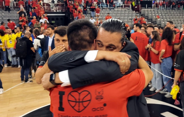 Óscar Fernández-Arenas, presidente del Fundación CB Granada, celebró su cumpleaños con una victoria (J. PALMA)