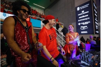 Saulo Bernardes, Alexs Kamara y Mar Blanco durante el show (ALEXS KAMARA DJ)