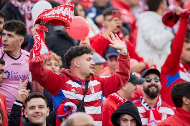 Afición del Granada CF ante el Mirandés (LOF)