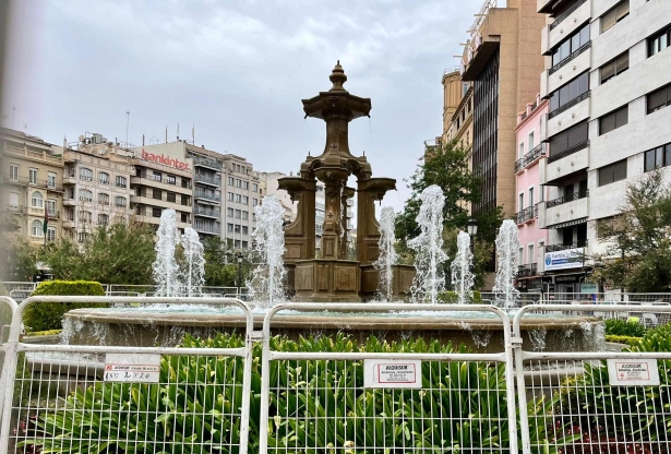 La fuente de Las Batallas ya se encuentra vallada (JOSÉ VELASCO) 