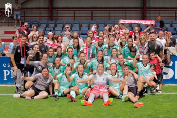 El Granada CF Femenino celebra el pase a la final (GRANADA CF FEMENINO)