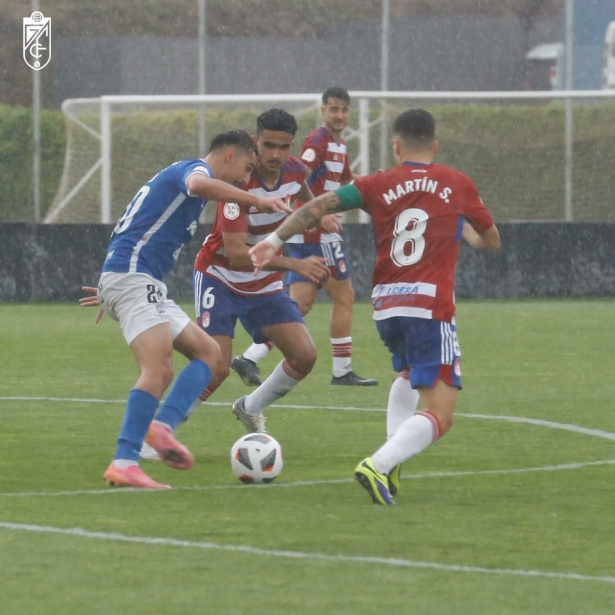 Martín Solar en el partido ante el Utebo (GRANADA CF)