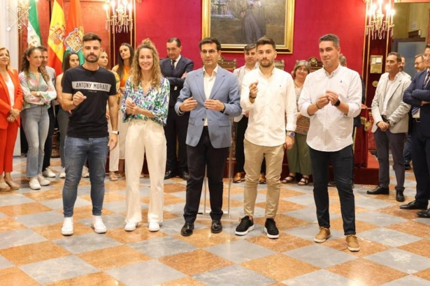 Recibimiento al Recreativo y Granada CF Femenino (JOSÉ ANDRÉS FERNÁNDEZ)