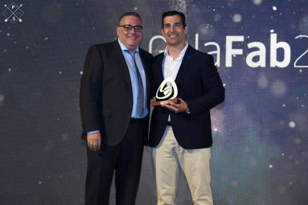 Pablo Pin recibe el galardón (FAB)