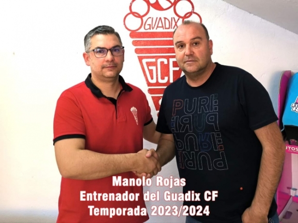 Manolo Rojas junto al presidente del Guadix CF, Eduardo Salmerón (GUADIX CF) 