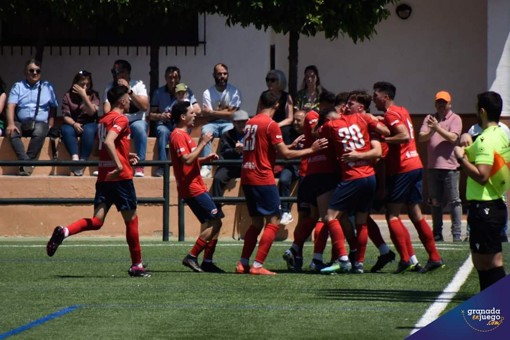 El Churriana celebra un gol en la final (JOSÉ M. BALDOMERO)