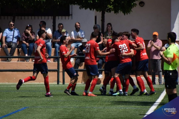 El Churriana celebra un gol en la final (JOSÉ M. BALDOMERO)