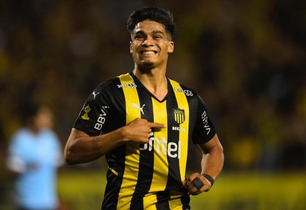 Arezo no regresa por ahora al Granada 