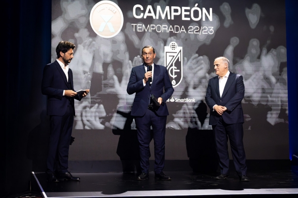 Entrega de la condecoración (GRANADA CF)