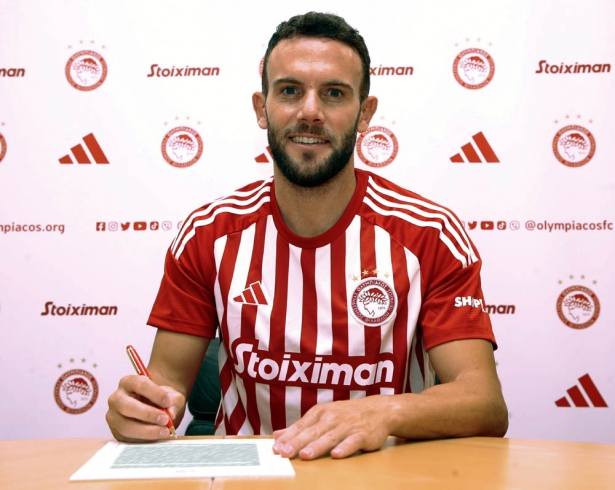 Quini firma su contrato con Olimpiakos (OLIMPIAKOS)