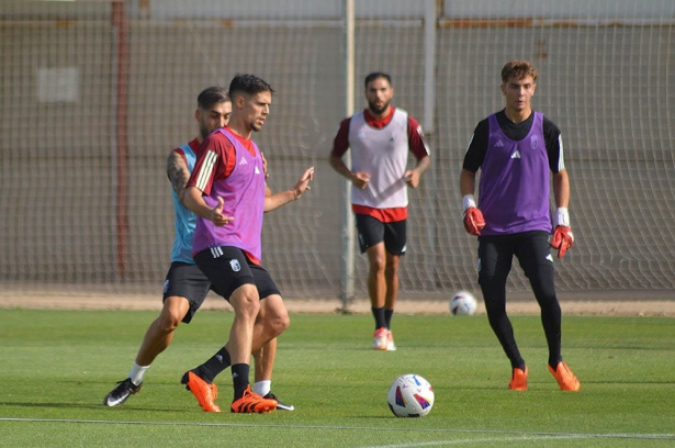 Pepe durante el entrenamiento del Granada CF (GRANADA CF)