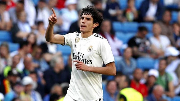 Jesús Vallejo, con la camiseta del Real Madrid, está cerca de retornar a Granada