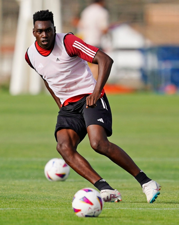Samu durante el entrenamiento con el Granada CF (GRANADA CF)