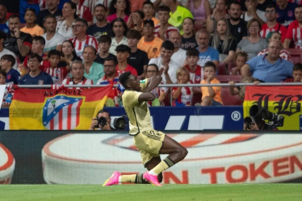 Samu celebra el gol  en el Metropolitano (LOF)