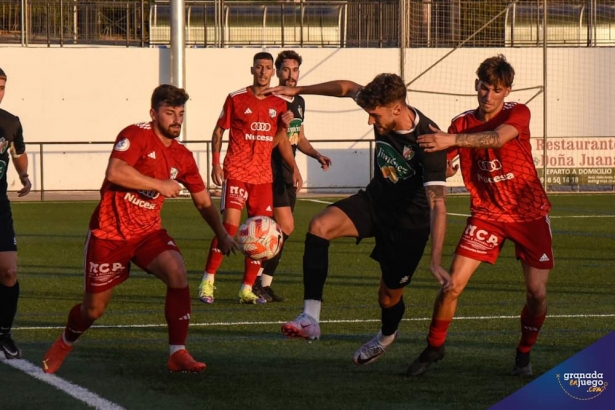 El derbi de copa fue muy intenso (JOSÉ M. BALDOMERO)