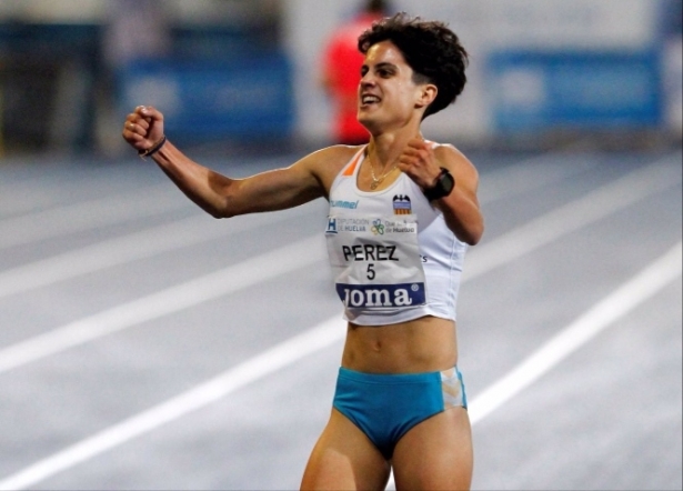 La atleta española María Pérez celebra su victoria en una prueba de 20 kilómetros marcha, en imagen de archivo (@LALIGA4SPORTS) 