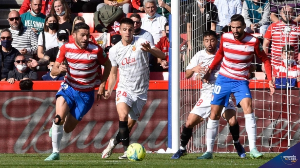 El Mallorca salió goleado de su última visita al Nuevo Los Cármenes (JOSÉ M. BALDOMERO)