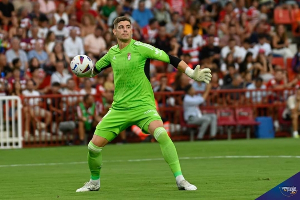 Raúl Fernández durante el partido con el Mallorca (JOSÉ M. BALDOMERO)