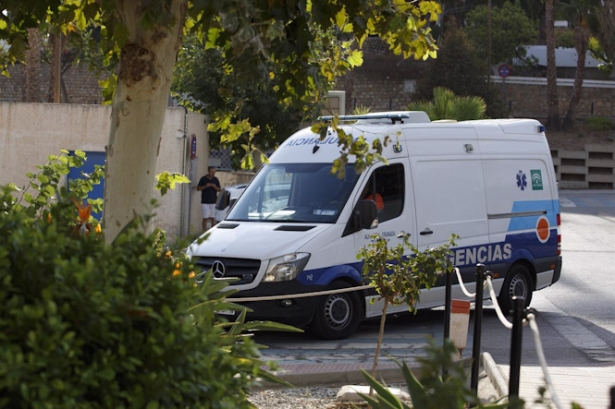 Imágenes del hospital de Motril donde Ángeles Bejar, madre de Luis Rubiales, es atendida tras realizar una huelga de hambre en apoyo a su hijo, en una iglesia de la localidad (ÁLEX CÁMARA - EUROPA PRESS)