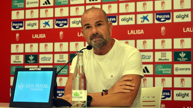 Paco López en un momento de la rueda de prensa previa al encuentro ante la Real Sociedad (GRJ)