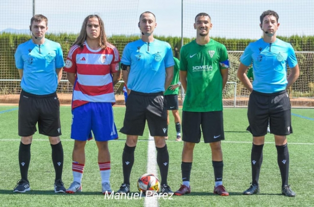 El Granada juvenil se llevará el derbi ante el Alhendín (MANOLO PÉREZ)