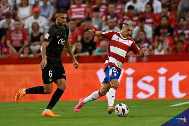 Bryan Zaragoza durante el partido contra el Real Mallorca (JOSÉ M. BALDOMERO)