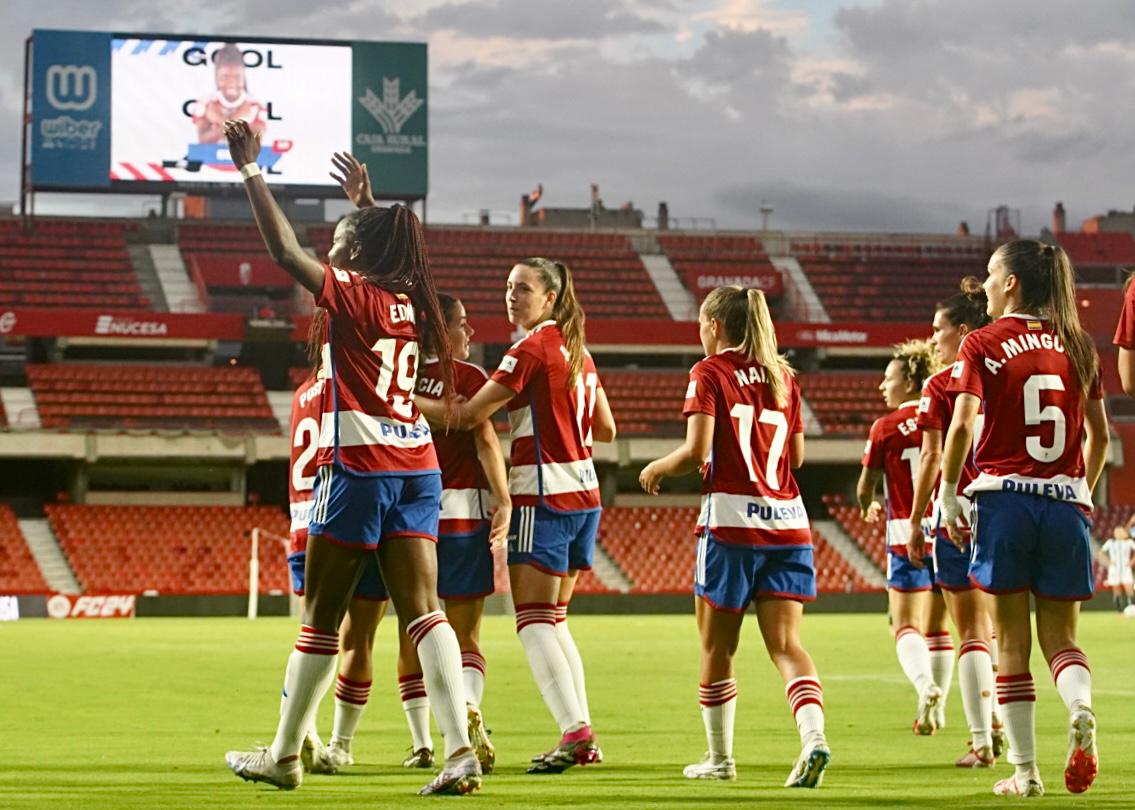 El Granada CF Femenino celebra el triunfo (JOSÉ VELASCO)