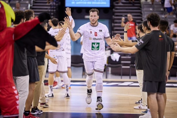 Rokas Gustis seguirá un mes más en el Coviran Granada (FUNDACIÓN CB GRANADA)