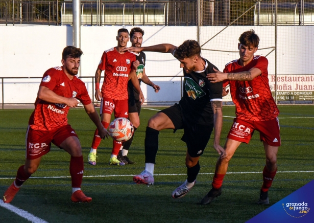 Huétor Vega y Motril protagonizan el derbi provincial de la jornada (JOSÉ M. BALDOMERO)