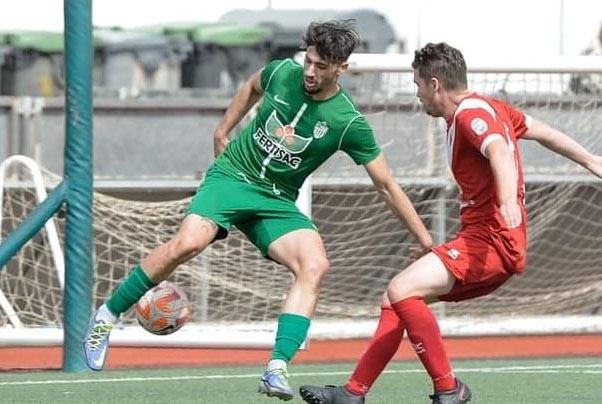 Rubén Osuna marcó los dos goles del Atarfe ante el Alhaurino (ATARFE INDUSTRIAL /ARCHIVO) 