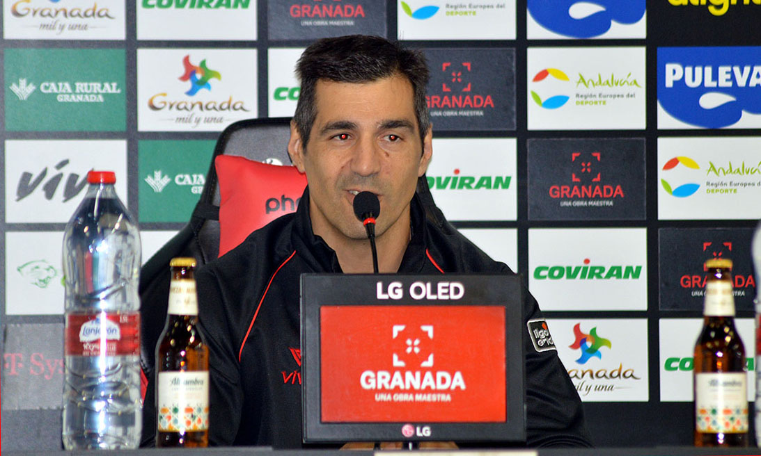 Pablo Pin, entrenador del Coviran Granada, durante la rueda de prensa previa al encuentro ante Joventud (J. PALMA) Pablo Pin, entrenador del Coviran Granada, durante la rueda de prensa previa al encuentro ante Joventud (J. PALMA)