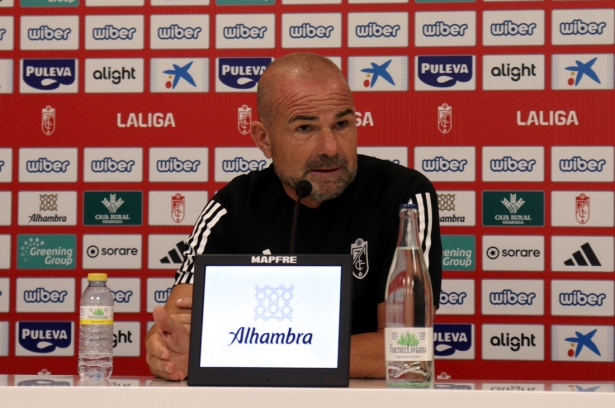 Paco López, entrenador del Granada CF, durante la rueda de prensa previa el partido con el Almería (CRISTIAN FERNÁNDEZ)