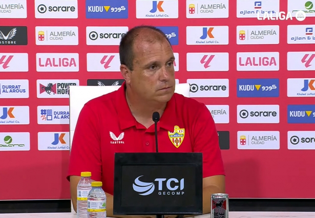 Alberto Lasarte, entrenador de la UD Almería, en un momento de la rueda de prensa (LALIGA)