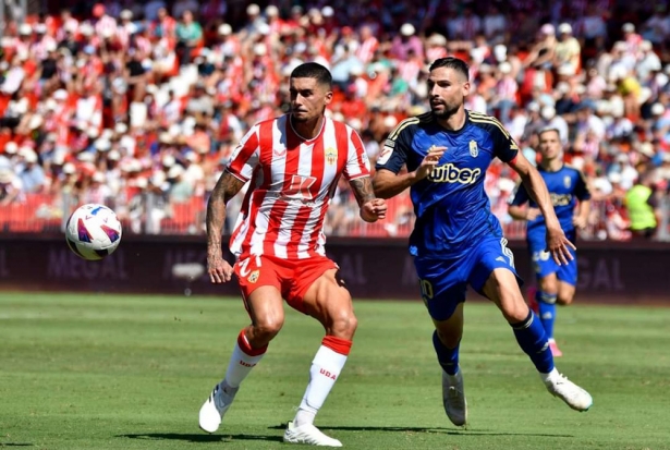 Lance del partido entre Almería y Granada CF (LOF)